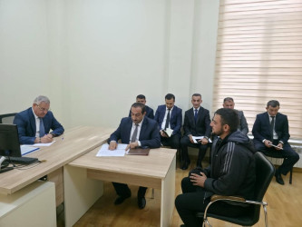 Rayon rəhbəri vətəndaş müraciətlərini dinləyib
