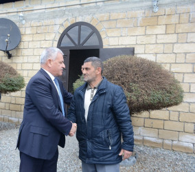 Rayon rəhbəri Milli Məclisin deputatı ilə birlikdə şəhid Qənbərli Qənbərin ailəsini ziyarət edib