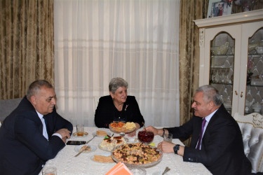 Tərtər Rayon İcra Hakimiyyətinin başçısı Müstəqim Məmmədov  “Əməkdar müəllim” Fazilə Kərimovanı 65 illik yubileyi münasibətilə ziyarət edib