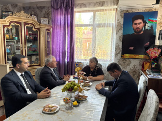 Tərtər Rayon İcra Hakimiyyətinin başçısı 27 Sentyabr – Anım Günü ilə əlaqədar Vətən müharibəsi şəhidi Təbriz Cəfərovun ailəsini ziyarət edib
