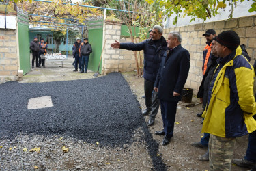 Rayon rəhbəri şəhər küçələrinə asfalt örtüyünün döşənməsi işləri ilə yerində tanış olub