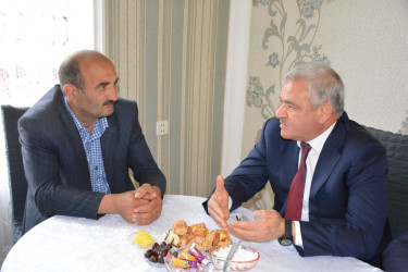 Rayon rəhbəri  “Konstitusiya və Suverenlik İli”  çərçivəsində şəhid İsaxlı Anarın ailəsini ziyarət edib