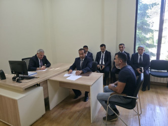 Rayon rəhbəri vətəndaş müraciətlərini dinləyib