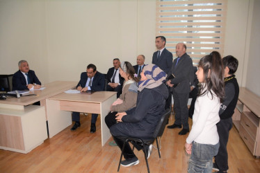 Rayon rəhbəri vətəndaş müraciətlərini dinləyib