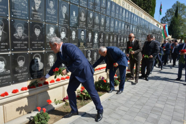 Tərtərdə 27 sentyabr-Anım Günü ilə əlaqədar Şəhidlər Abidə Kompleksi ziyarət edilib