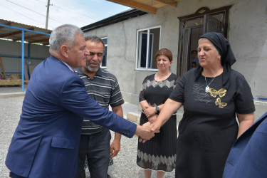 İcra başçısı Müstəqim Məmmədov Qaynaq kəndində Vətən müharibəsi şəhidi Surxayzadə Cahangirin ailəsini ziyarət edib