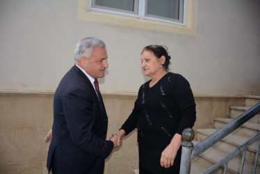 Rayon rəhbəri şəhid Teyyub Həsənovun ailəsini ziyarət edib